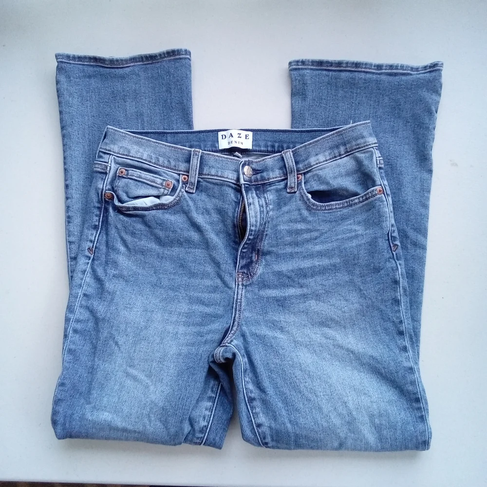 DAZE Denim Women's High-Rise Straight Leg Light Wash Jeans - Size 30P - Picture 7 of 9